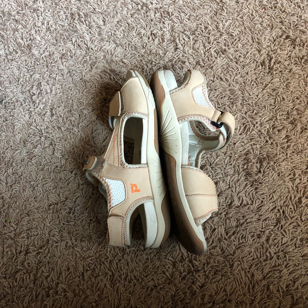 Propet-Tan-Sz 8 1/2M-Podiatrist Recommended-LIKE NEW - Picture 2 of 16